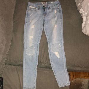 Frame Denim light wash skinny jean size 25